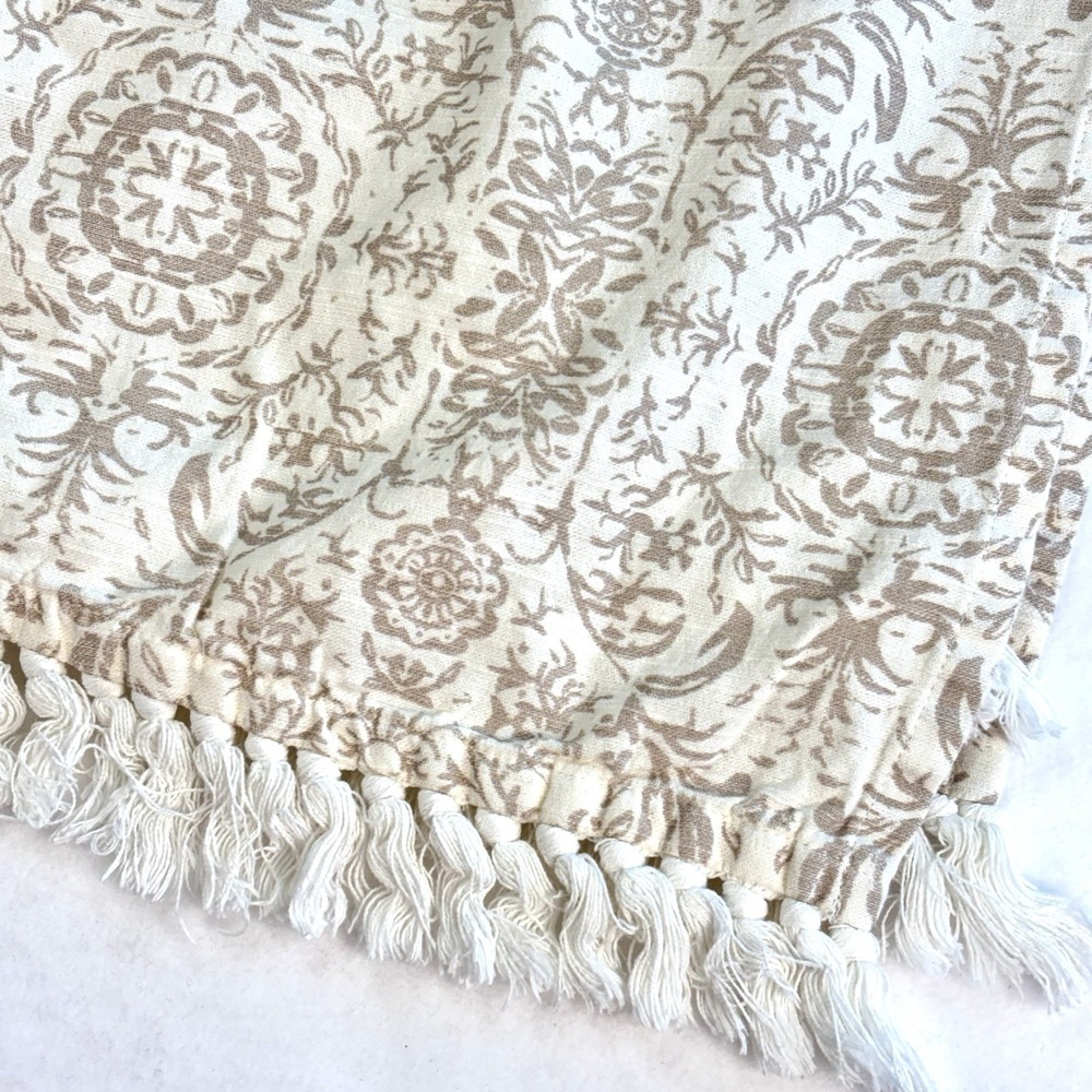 Threshold Target 52x80 Cotton Tablecloth Beige Cream Medallion Tassel Fringe Tan